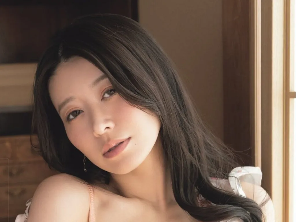 松田蘭、初の表紙撮影に「楽しくできました！ また撮ってもらいたい